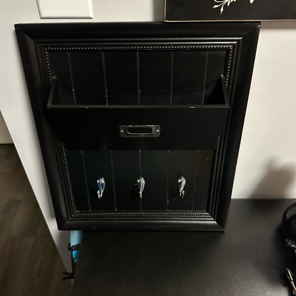 Wall Mounted Mail & Keys